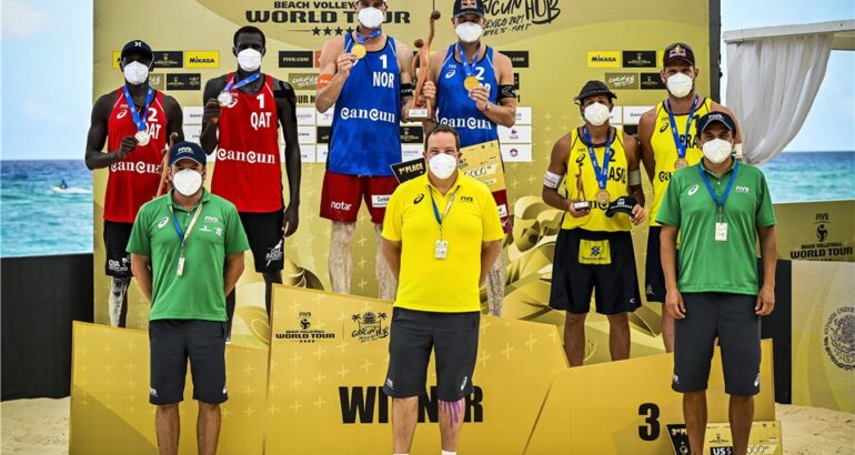 Nella foto il podio maschile del secondo evento di Cancun 2021 (credit fivb.org)